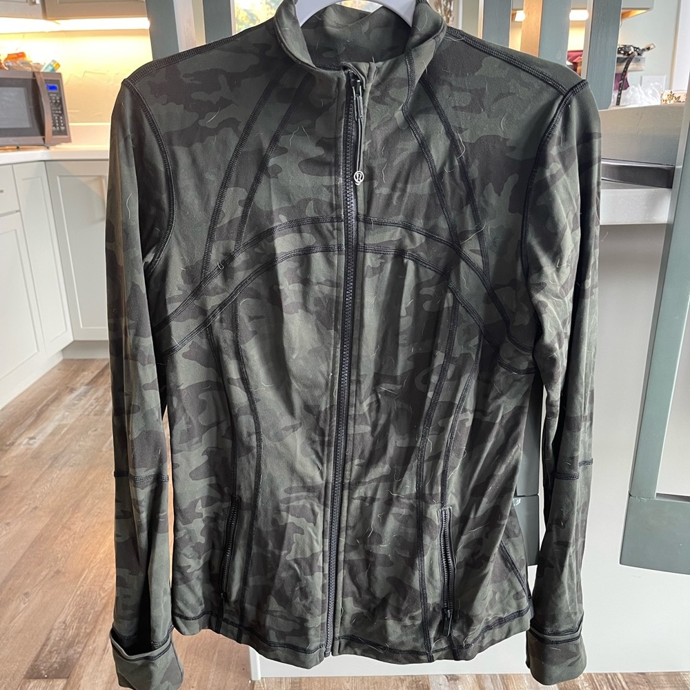 Lululemon define camo zip size 10